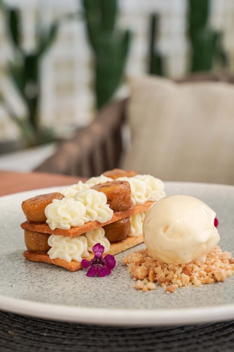 Slow-cooked bananas in cinnamon syrup. Served on a Breton biscuit and finished with Chantilly cream and vanilla ice cream.